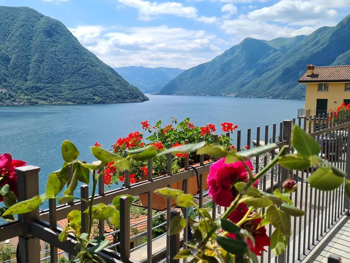 Colonno Panoramica Lago Di Como Italien