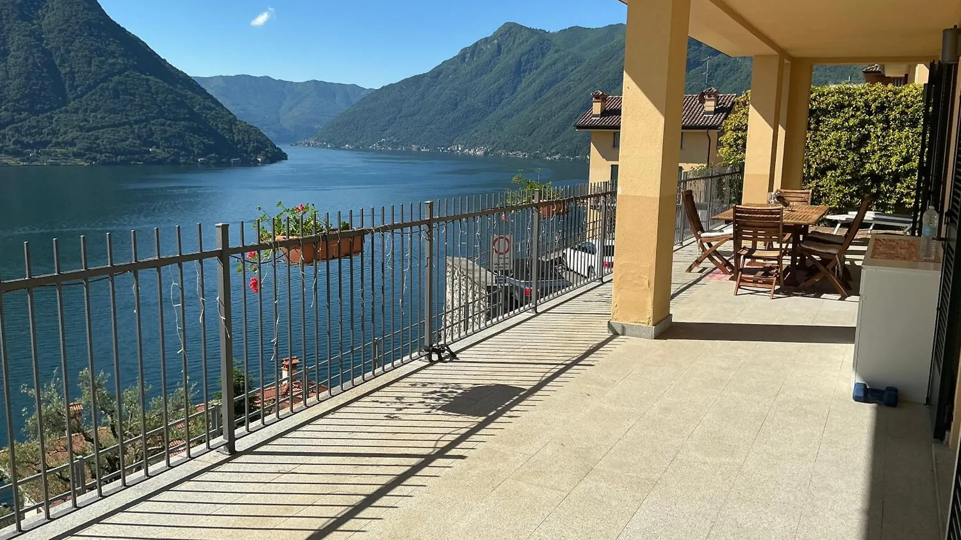 Colonno Panoramica Lago Di Como Italien